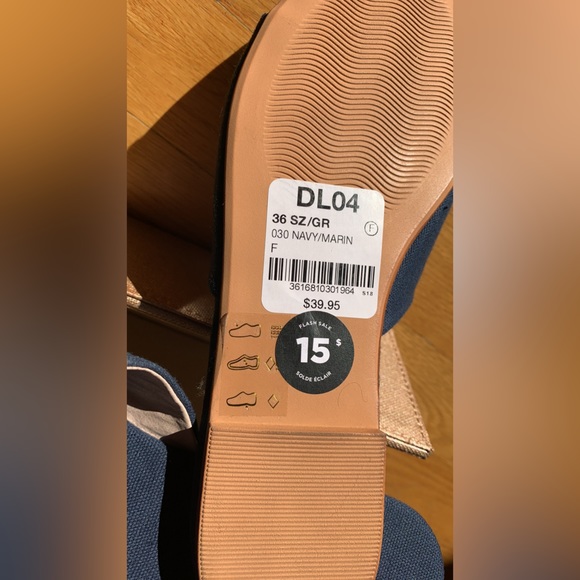 Women’s Pineapple Slides - Picture 5 of 9